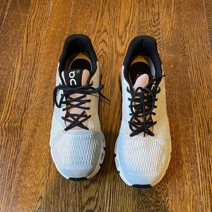 On Running Helion Running Shoe